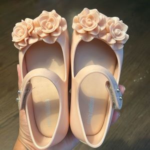 Mini Melissa’s Cream Peach color